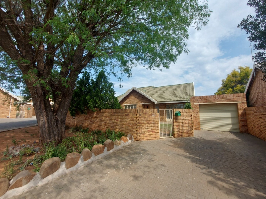 3 Bedroom Property for Sale in Groenvlei Sh Free State